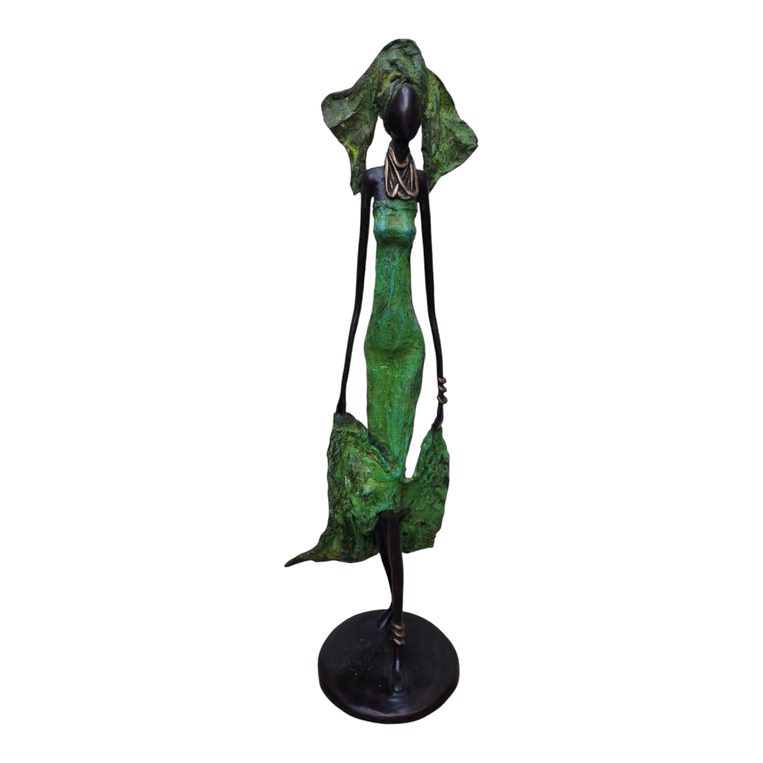 Femme en robe verte en bronze massif