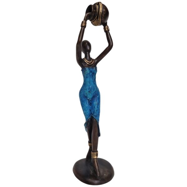 Femme portant une jarre précieuse en bronze – Image 3