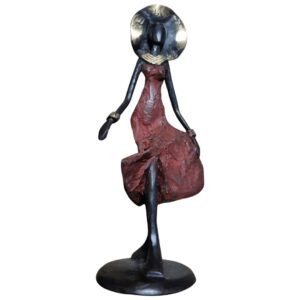 Femme élégante à chapeau mi-doré en bronze