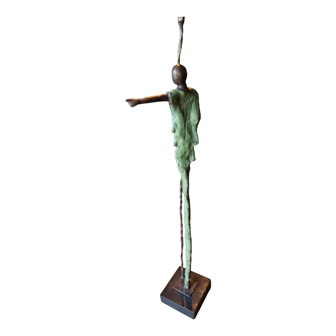 Veilleur indiquant la direction By ISO contemporain en bronze massif – Image 3