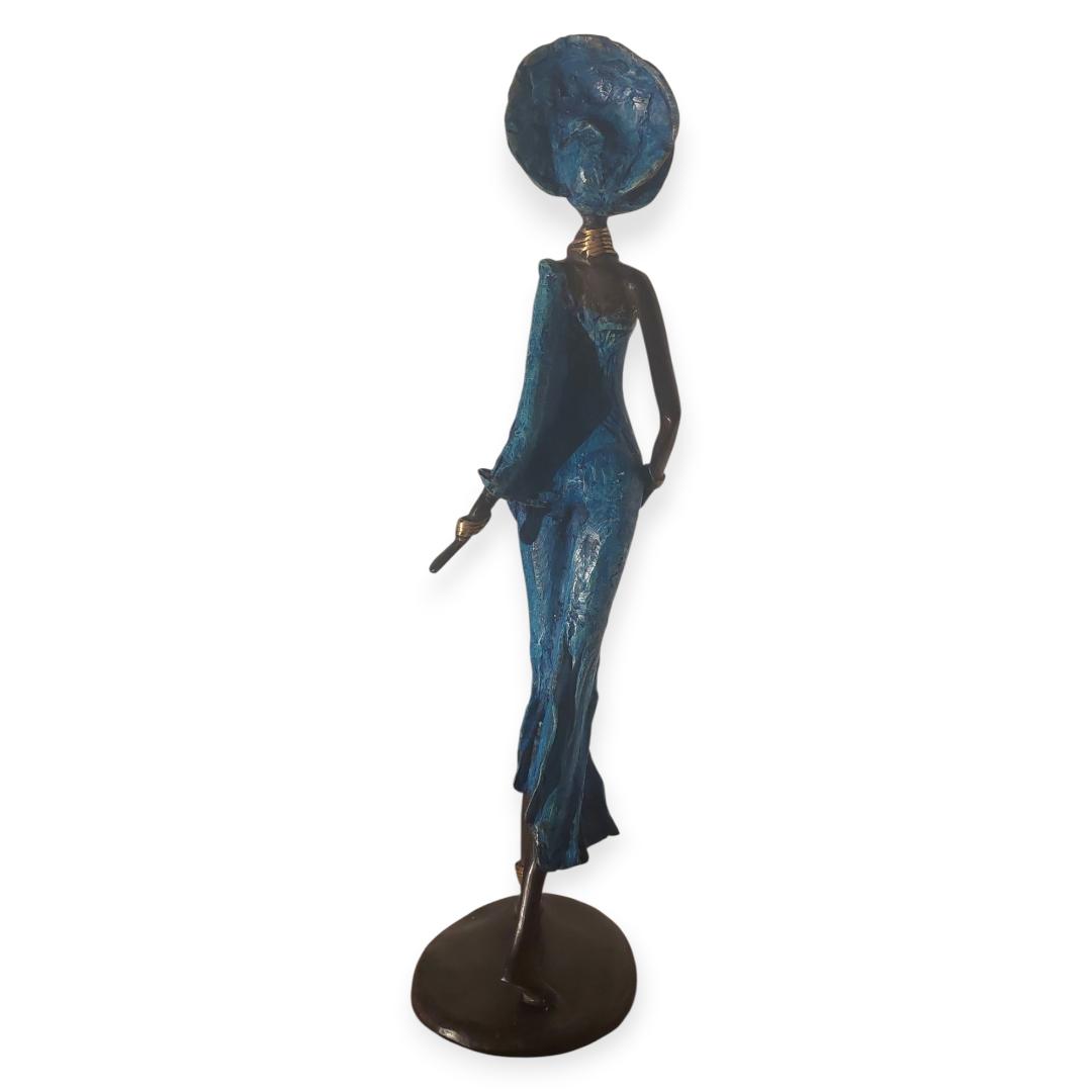 Femme à foulard robe bleu en bronze massif – Image 3
