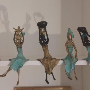 Statuette Artisanale en Bronze – Jeune Femme Assise